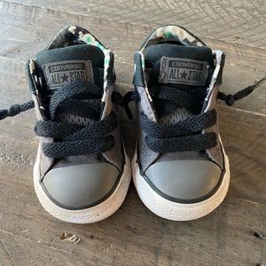 Converse low tops toddler size 4